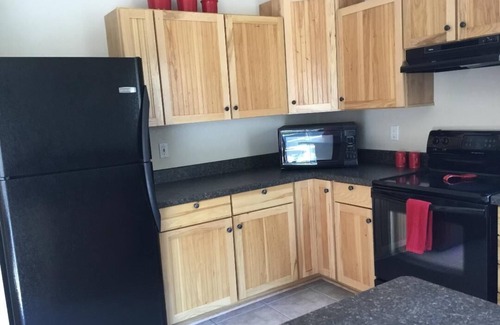 Polaris House | Polaris Paradise Elkhorn, Entire Townhouse in scenic Polaris, MT