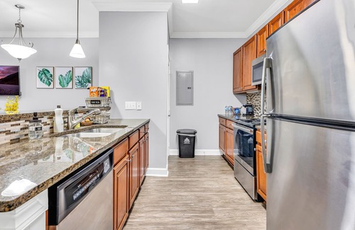 Dunwoody Apartment | Polished Perimeter 1Bd/Ba w/pool