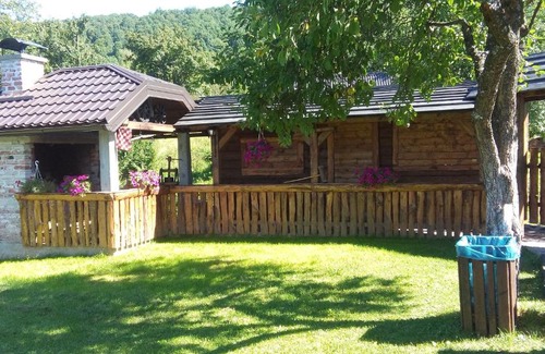 Poljanak Apartment | Poljanak Apartment Sleeps 3 WiFi