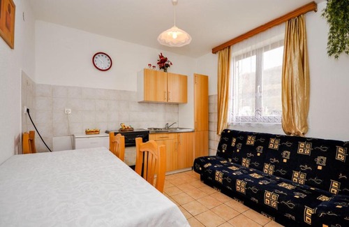 Poljanak Apartment | Poljanak Apartment Sleeps 3 WiFi