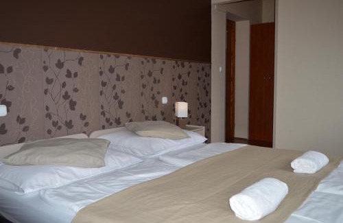 Csolnok Bed & Breakfast | Pollushof Panzió és Étterem