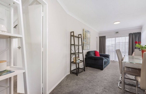Rotorua House | Pomare Cottage - Rotorua Holiday Home