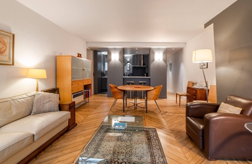 Les Halles Apartment | Pompidou Hideaway, by Veeve