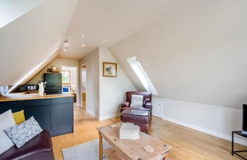 Bulmer House | Pond View Loft