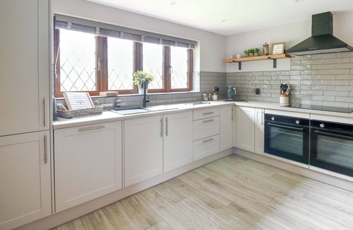 Newbridge-on-Wye Cottage | PONDAROSA, pet friendly, with hot tub in Newbridge-On-Wye