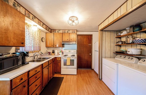 Saddlestring House | Ponderosa House | Huge Yard, Family-Friendly Retreat In Charming Story, Wyoming