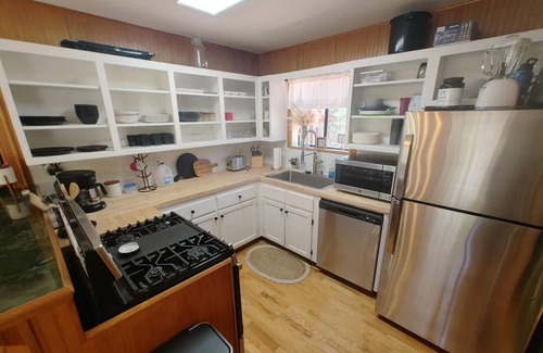 Pine Cabin | Ponderosa Place, Charming Cabin with Large Deck and Mountain View, Veteran Owned