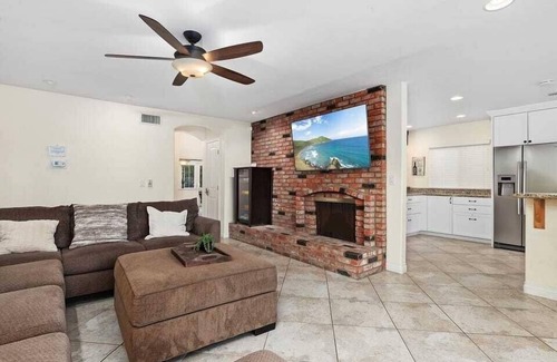 San Carlos House | Pool, A/C, fire pit, views of Cowles Mountain - Hemingway Heaven with a pool!