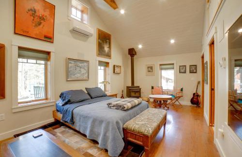 Laurel Mountain House | Pool Access Pet-Friendly Pennsylvania Cabin!