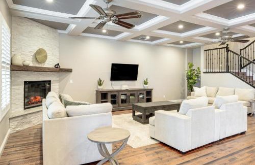 Porterville House | Pool and Private Theater Porterville Group Getaway!