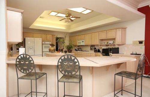 Paradise House | Pool Compareable to Mirage, Palapa, 82 in Hd TV, Minutes from Strip