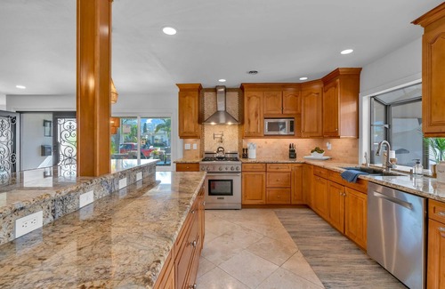 Allied Gardens House | Pool+Fire Pit | Near Balboa Park + Mountain Views!