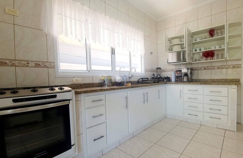 Praia dos Sonhos House | Pool, Gourmet Balcony, 5 suites, Billiards, Foosball, 100 meters from the sea.