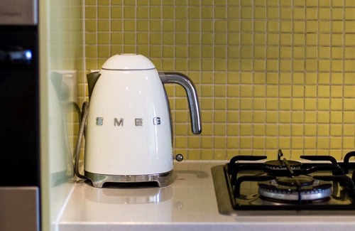 Glenelg Apartment | Pool, Gym, Spa and Sauna, Free Parking, City Views