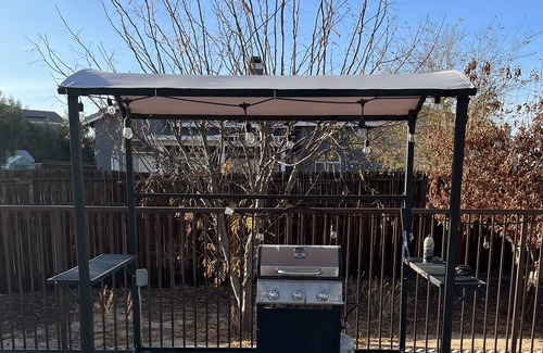 Apple Valley House | Pool home w/ lots of games & toys + Tesla Charger