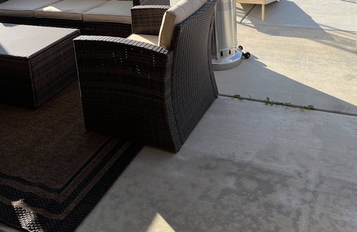 Apple Valley House | Pool home w/ lots of games & toys + Tesla Charger