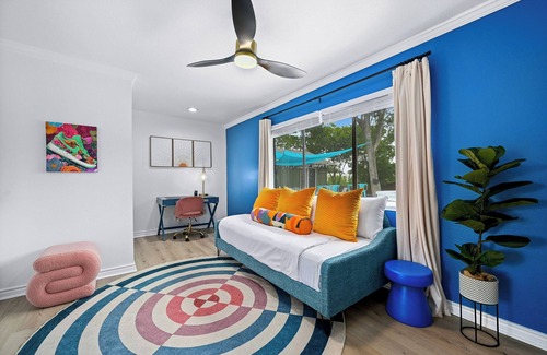 Riverside House | Pool, Hot Tub, Game Room, Mural, Grill, Mins to DT