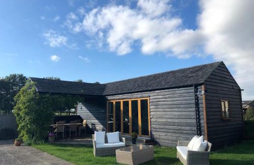 Brackley Apartment | Pool House, farm stay