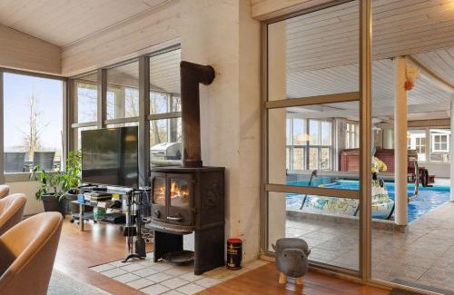 Bording House | Pool House With Space For Relaxation