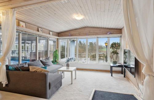 Bording House | Pool House With Space For Relaxation