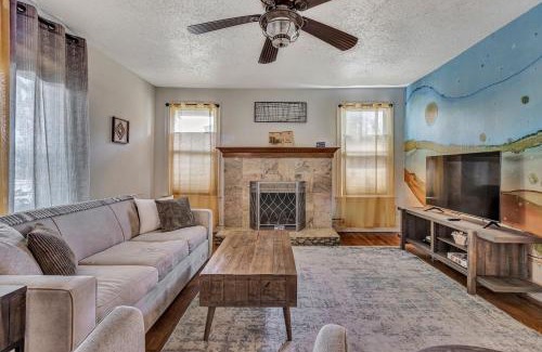 Jefferson House | Pool Mins to Downtown & Alamo - Huisache Retreat