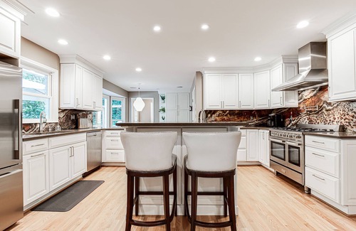 Sandy Springs House | Pool oasis in Atlanta/Sandy Springs 4 bed jacuzzi