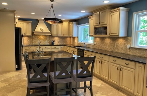 Garnet Valley House | Pool Open May 12 Hot Tub, King Suite, Bball, Trampoline, Fire Pit