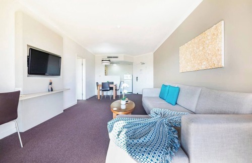 Darwin City Centre Apartment | Pool Relaxation on Esplanade across Two Apartments