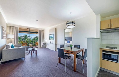 Darwin City Centre Apartment | Pool Relaxation on Esplanade across Two Apartments