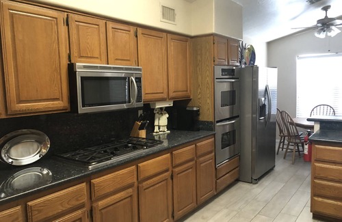 Green Valley North House | POOL &/SPA. 9 hole Mini putt in yard. Walk to Golf Course. 3 Bedrm, bungalow