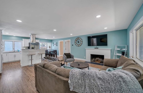 Reno House | POOL & SPA in Reno-Tahoe, family friendly- sleeps 10!