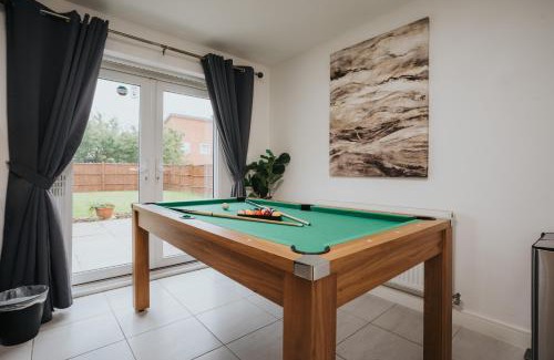 Manchester House | Pool Table - Coop Live Arena, Etihad & City stay