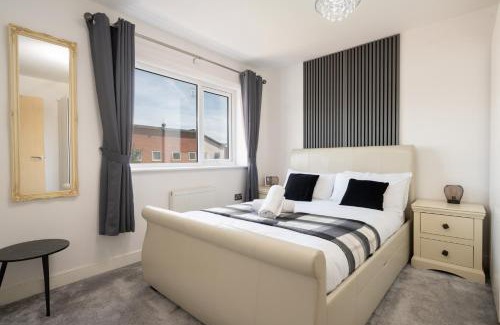 Manchester House | Pool Table - Coop Live Arena, Etihad & City stay