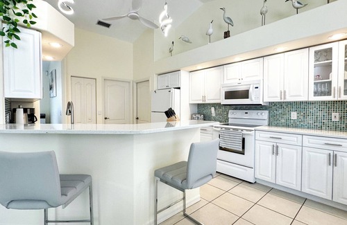 South Venice Villa | Pool Villa, 3BR/2BA, close to Manasota Beach, Siesta Key, office