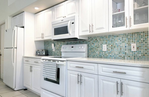 South Venice Villa | Pool Villa, 3BR/2BA, close to Manasota Beach, Siesta Key, office