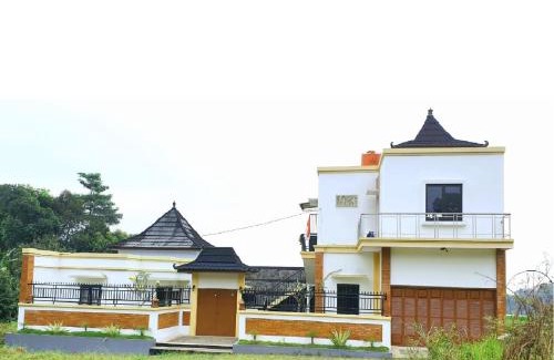 Baturaden Villa | Pool Villa Saung Suluh