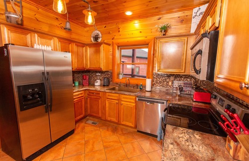 Sevierville Cabin | ❤️PoolCabin-Sleep16-KingBeds-Renovated-NewListing❤️