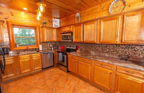 Sevierville Cabin | ❤️PoolCabin-Sleep16-KingBeds-Renovated-NewListing❤️