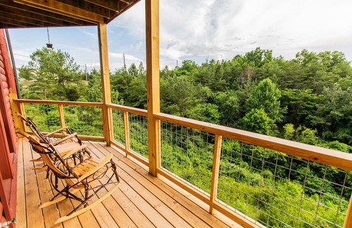 Sevierville Cabin | ❤️PoolCabin-Sleep16-KingBeds-Renovated-NewListing❤️