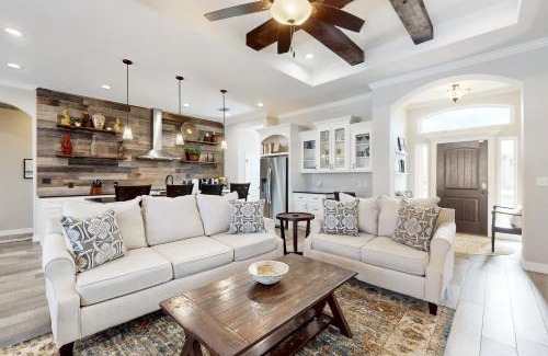 Flour Bluff House | Poolside Chic by the Beach