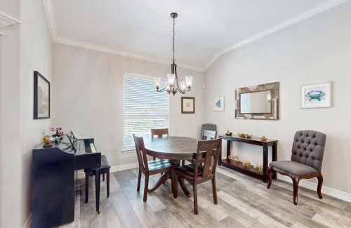 Flour Bluff House | Poolside Chic by the Beach