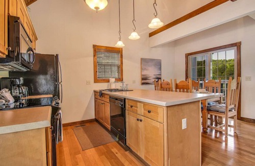 Reeds Spring Cabin | Poolside Duplex the A Side