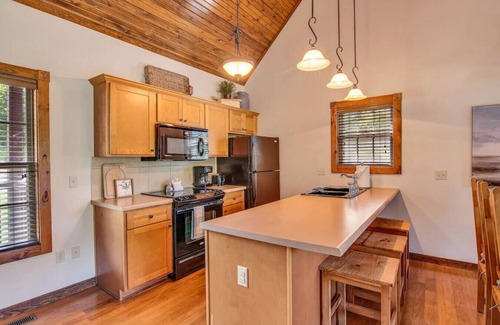 Reeds Spring Cabin | Poolside Duplex the A Side