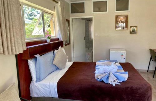 Harare Apartment | Poolside Executive Suite near Airport - 2322