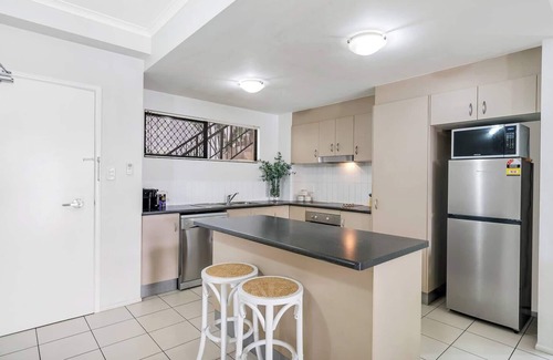 Parramatta Park Apartment | Poolside on Martyn Relax in Resort style Comfort
