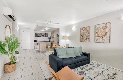 Parramatta Park Apartment | Poolside on Martyn Relax in Resort style Comfort