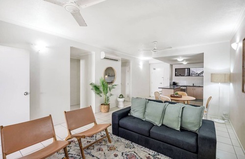 Parramatta Park Apartment | Poolside on Martyn Relax in Resort style Comfort