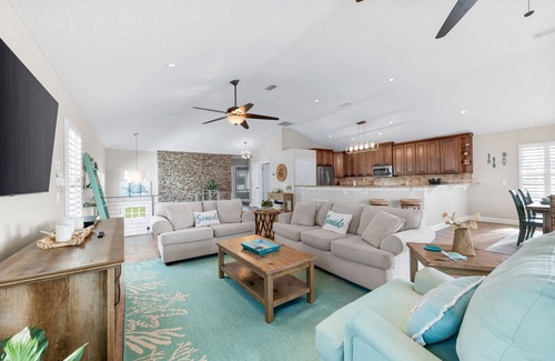 St. Augustine House | Poolside Paradise–Sleeps 12 & Pet Friendly