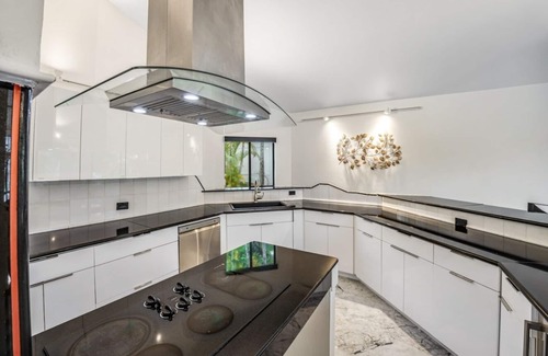 Kaneohe Villa | Poolside Paradise: with Double Bay View Rooms (Unit C)