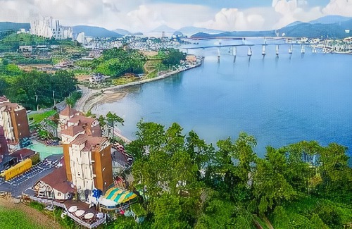 Yongnam-myeon Hotel | Poonchamaeul Iris Pension